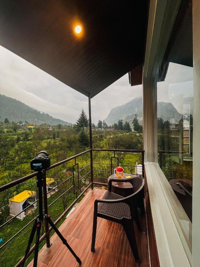 Apple Flower With Balcony And Mountain View Manāli Exterior foto